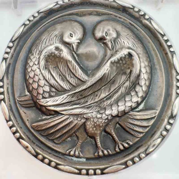 Elgin American Lucite Sterling Silver Compact w Repousse Doves Love Birds 1940s - Picture 5 of 13